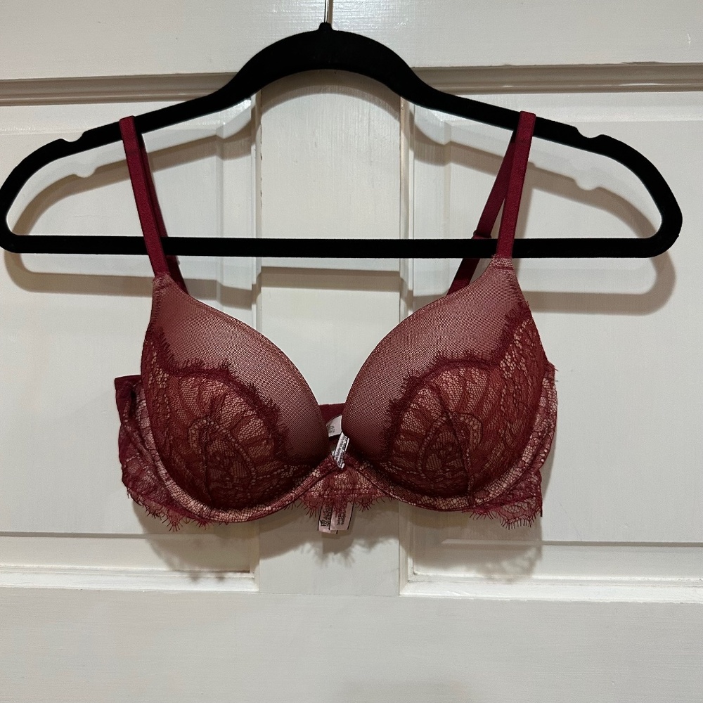Victoria’s Secret Bra Dream Angels Push Up Bra Size 32D Maroon Red Lace Accent